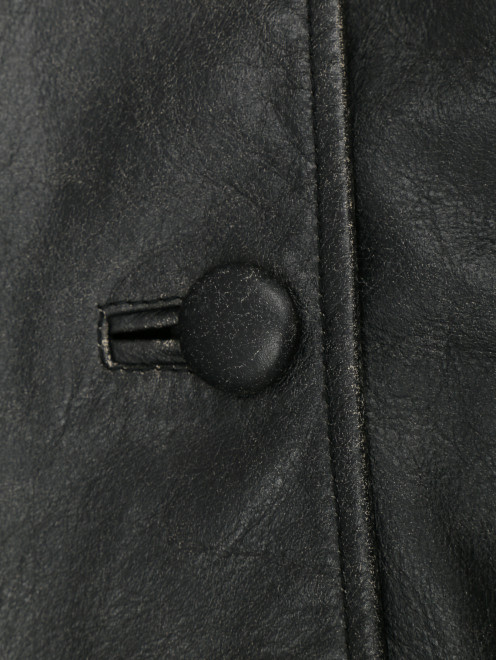 Пальто из кожи с логотипом на спине - Деталь
